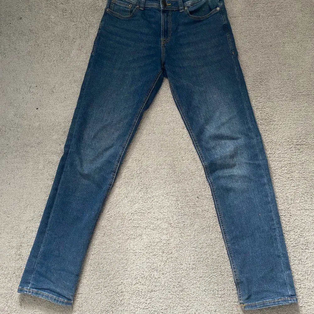 Jätte feta jeans från Jack and Jones, väldigt bra skick. Priset är inte hugget i sten!🤩🤝🏻. Jeans & Byxor.