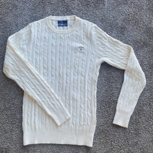 Finstickad Gant tröja - Finstickad Gant tröja strl XS med rundad hals.  Aldrig använd