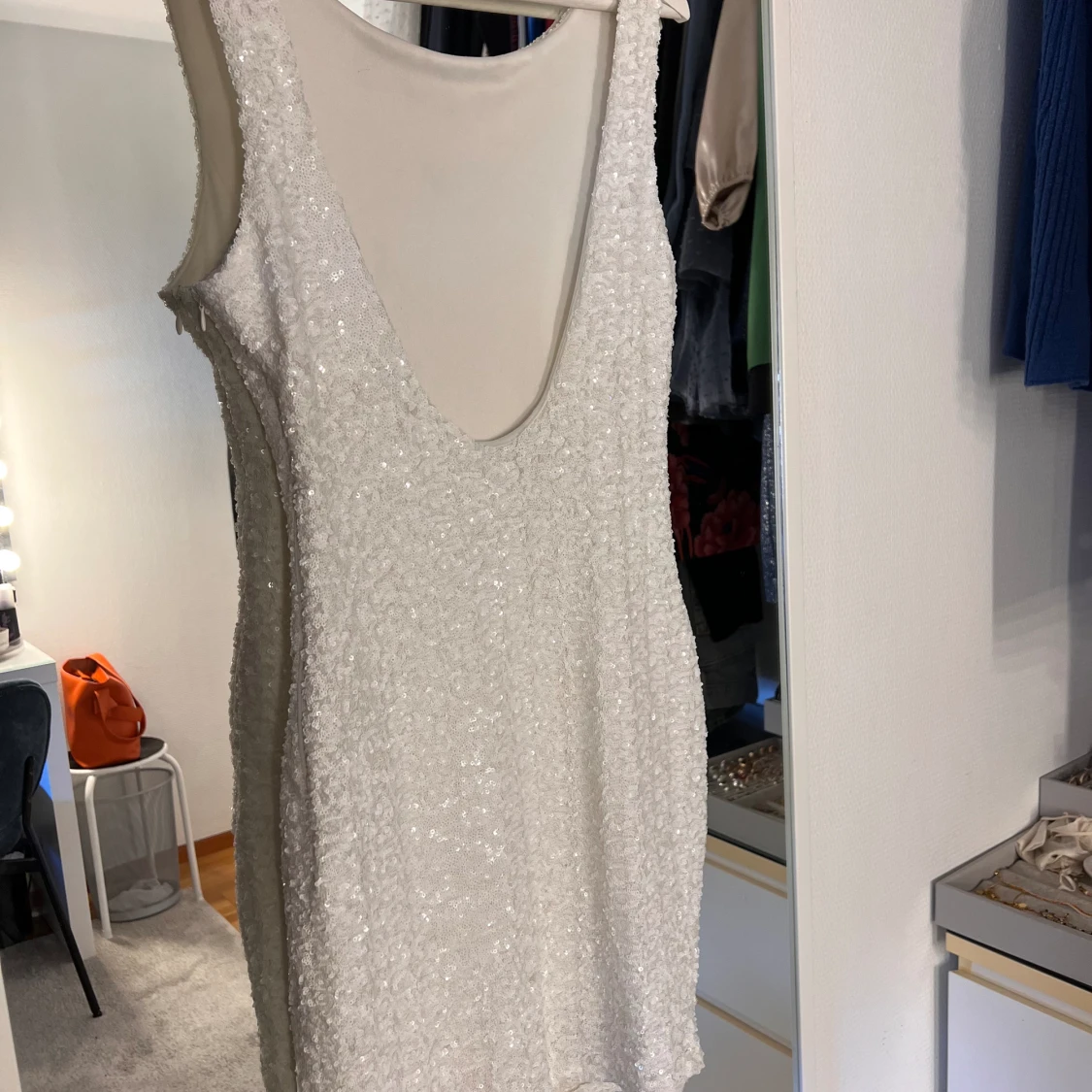 Glittrig klänning öppen rygg🎀 - 91