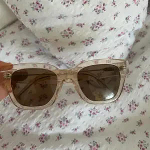 Chimi likande solglasögon från Carin Wester köpta på Åhléns för 500💕