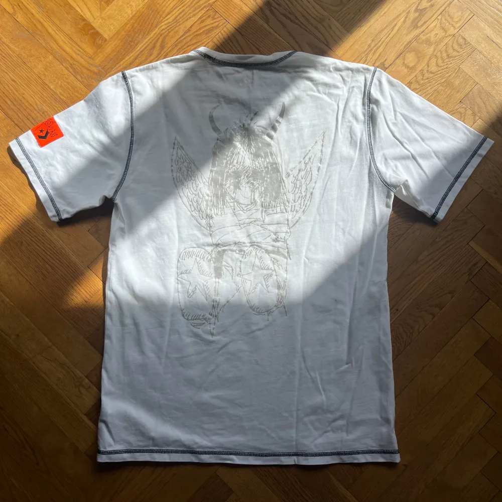 T-Shirt av Sadboys x Converse som släpptes 2019. Bladee designade även denna tröjan. Strorlek M, 9/10 skick.. T-shirts.