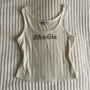 I am gia linne - Jättebra kondition, inget större tecken på användning eller så💕 nypris 597 kr💖