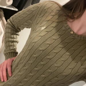 Ralph Lauren kabelstickad tröja ❣️ - Stl M men passar mig perfekt som vanligtvis har S/XS  Inga defekter 🫶🏻  Nypris: 2200kr  Kom privat för fler bilder  Liten i storleken 