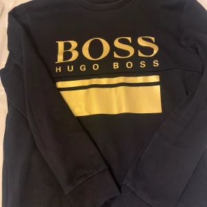 Hugo boss tröja  - En fin boss tröja inget fel med den, det är storlek S 