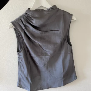Satin topp - Satin topp från HM använd 1 gång💕