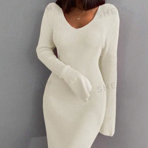 Stickad klänning  - Säljer för att den var tyvärr för lång och stor på mig men den är jättefin och skön.