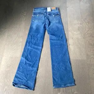 jeans 90's boot från lager 157 helt nya med lappar kvar. för långa för mig strl s