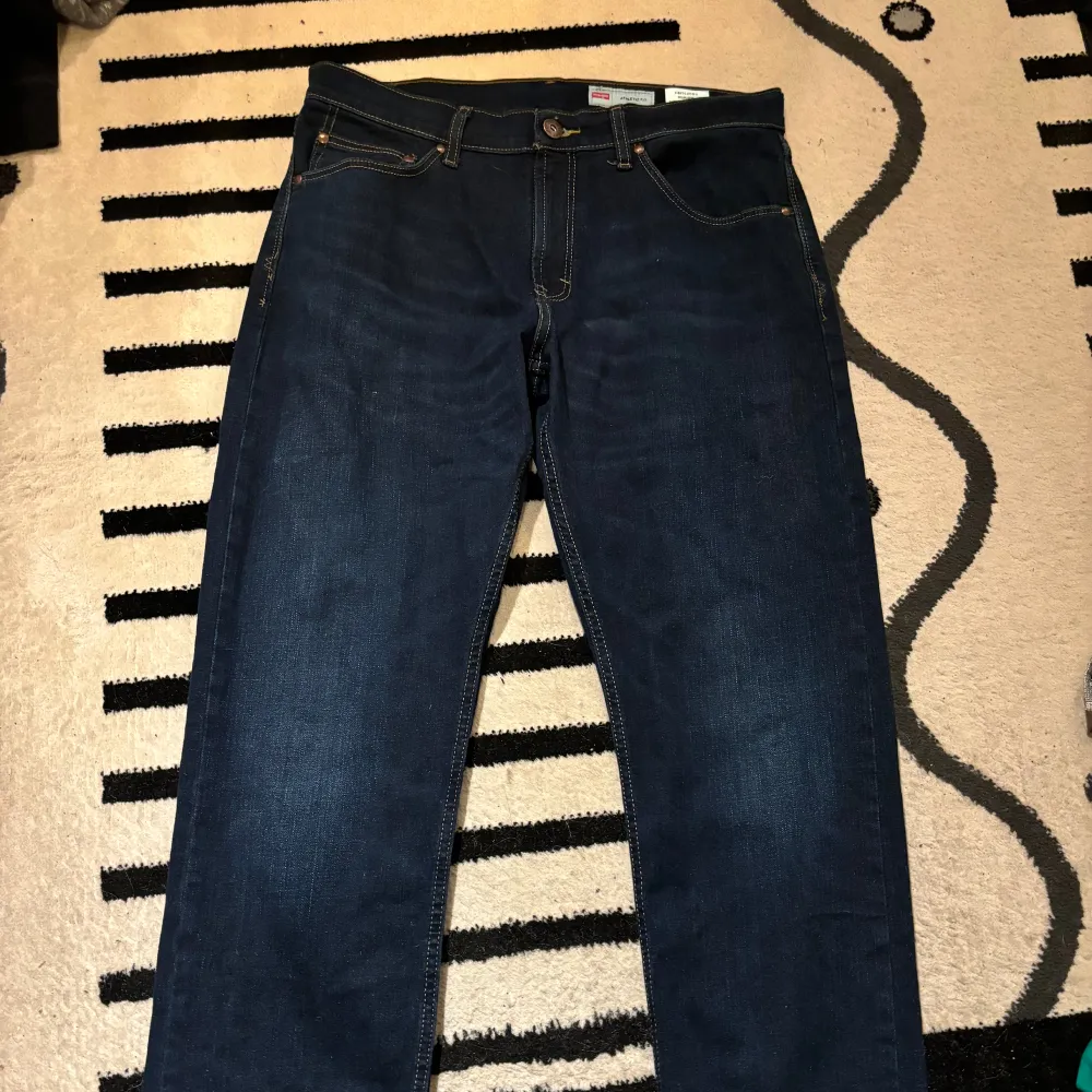 Snygga wrangler jeans i storlek 32x32. Jeans & Byxor.