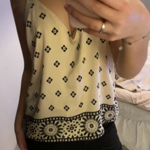 Silkeslinne  - Ett linne i silkes/satinmaterial 💕