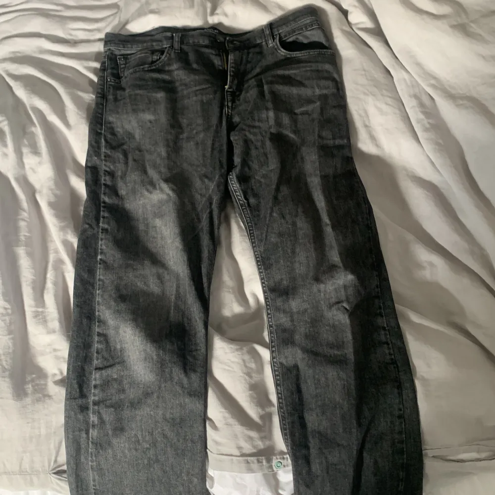 Köpt i februari o ikte använt alls typ köpt för 899 . Jeans & Byxor.
