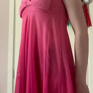 Rosa klänning storlek 36/s nyskick