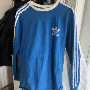 Adidaströja - Snygg adidaströja