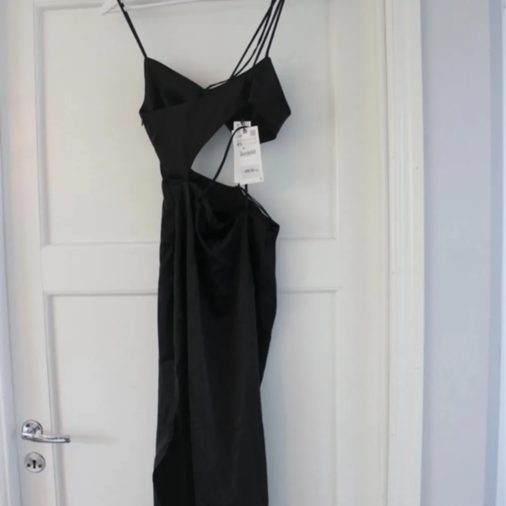 Ny klänning från Zara. 104/105cm Nypris 499. Klänningar.
