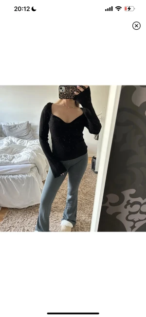 Svart tröja - Svart tröja knappt använd 🔥