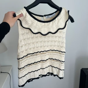 Stickad/virkad topp från zara  - Oanvänd storlek L men mer som en s