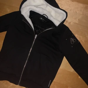 Moose knuckles höst jacka - Skicken på jackan är väldigt bra finns inget dåligt med den