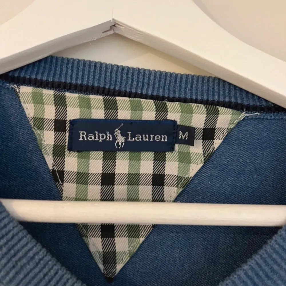 Ralph Lauren tröja i mycket bra skick🍾🍾skriv om du är intresserad priset diskuteras vid snabb 🍾🍾. Tröjor & Koftor.