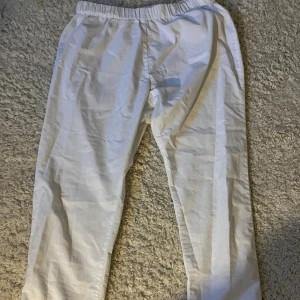 Linnebyxor  - Vita linnebyxor i ny skick från next, storlek 152💗 Köpare står för frakt 🤍