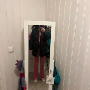 vinterjacka  - Vinterjacka från Gina tricot kids i storlek 158/162 (xs). Använd en vinter. Stora bra fickor 