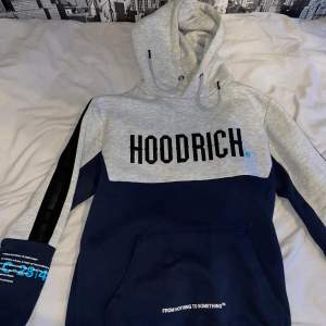 Hoodrich det som är i bra skick. Både hoodie och byxorna är storlek S. Om du vill ha enskilt så kan pris diskuteras.