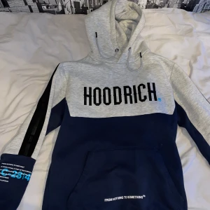 Hoodrich set - Hoodrich det som är i bra skick. Både hoodie och byxorna är storlek S. Om du vill ha enskilt så kan pris diskuteras.