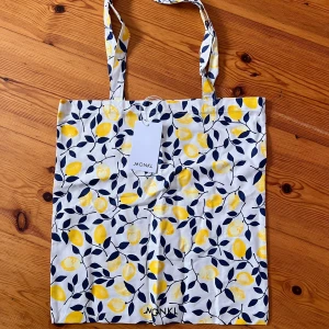 Oanvänd tygpåse - Oanvänd tygpåse från Monki med citronmönster 🍋 
