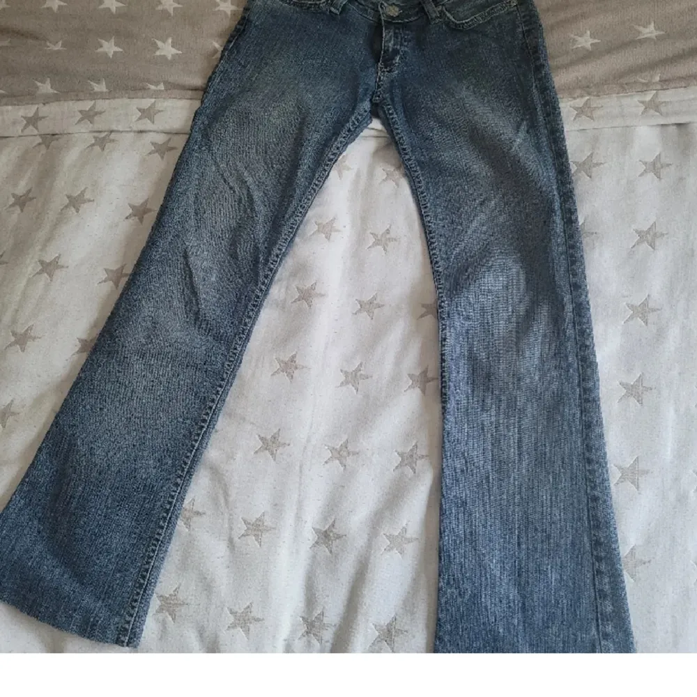 Säljer Victoria Beckham jeans Stl 29 Rock&Republick Midja 35cm Innerben 74cm. Jeans & Byxor.
