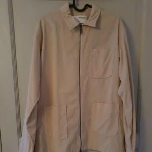 Overshirt  - Säljer en overshirt ifrån selected home. Är köpt ifrån en Jon och jonna affär som kostade 800kr. Är i nyskick eftersom jag inte har använt den knappt.