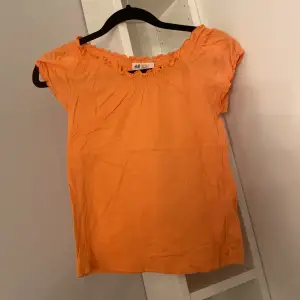 Orange t-shirt i bra skick