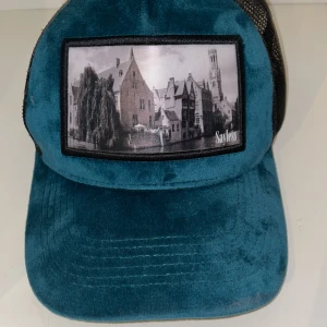 Sayless keps - Säljer sayless keps använd 4-5 gånger och använd sparsamt. Limiterat tryck på den. Kontakta för mer info.