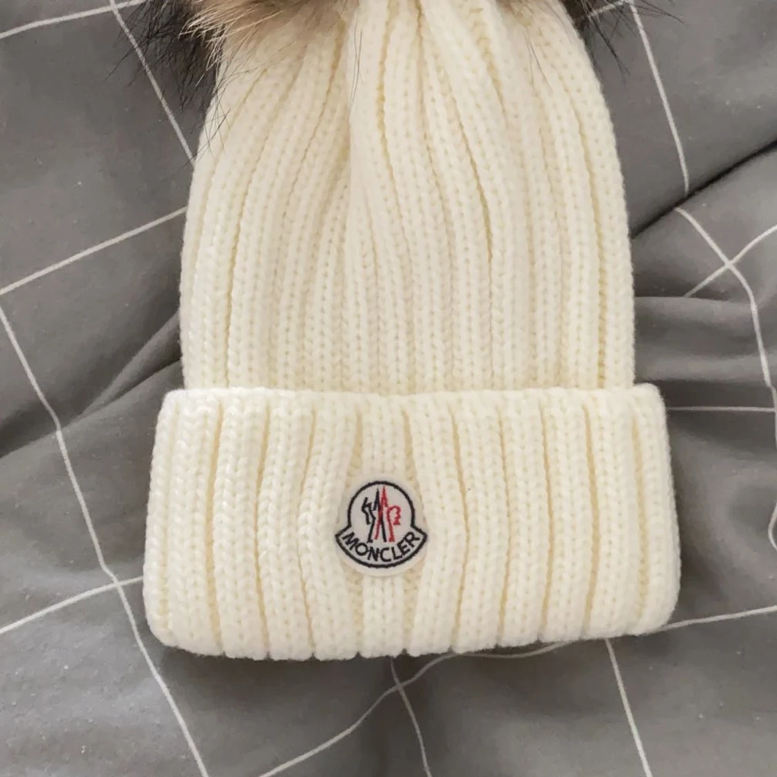 Moncler mössa