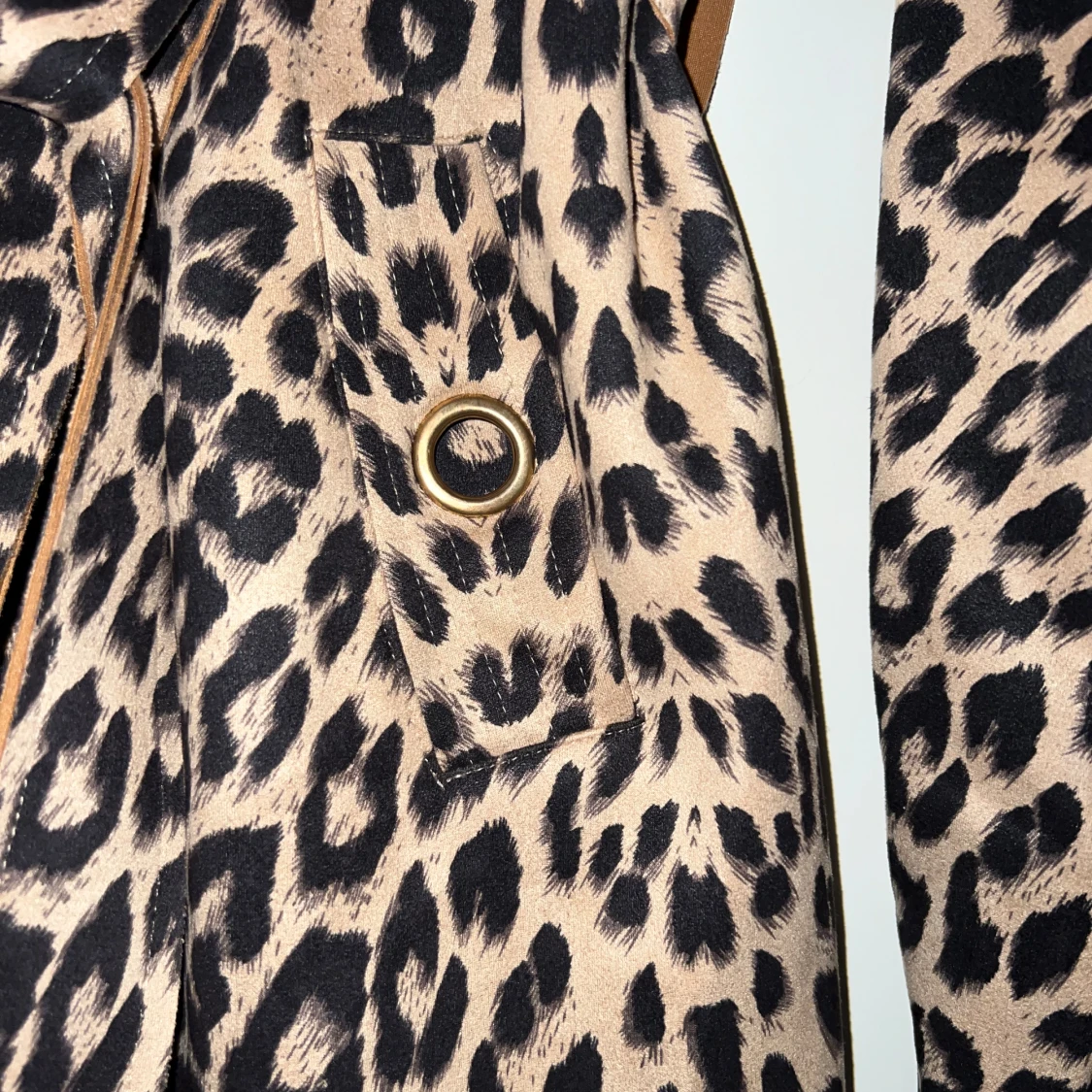 Leopardmönstrad trenchcoat - 91