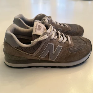 New balance  - Lite använda  Växt ut dom direkt 