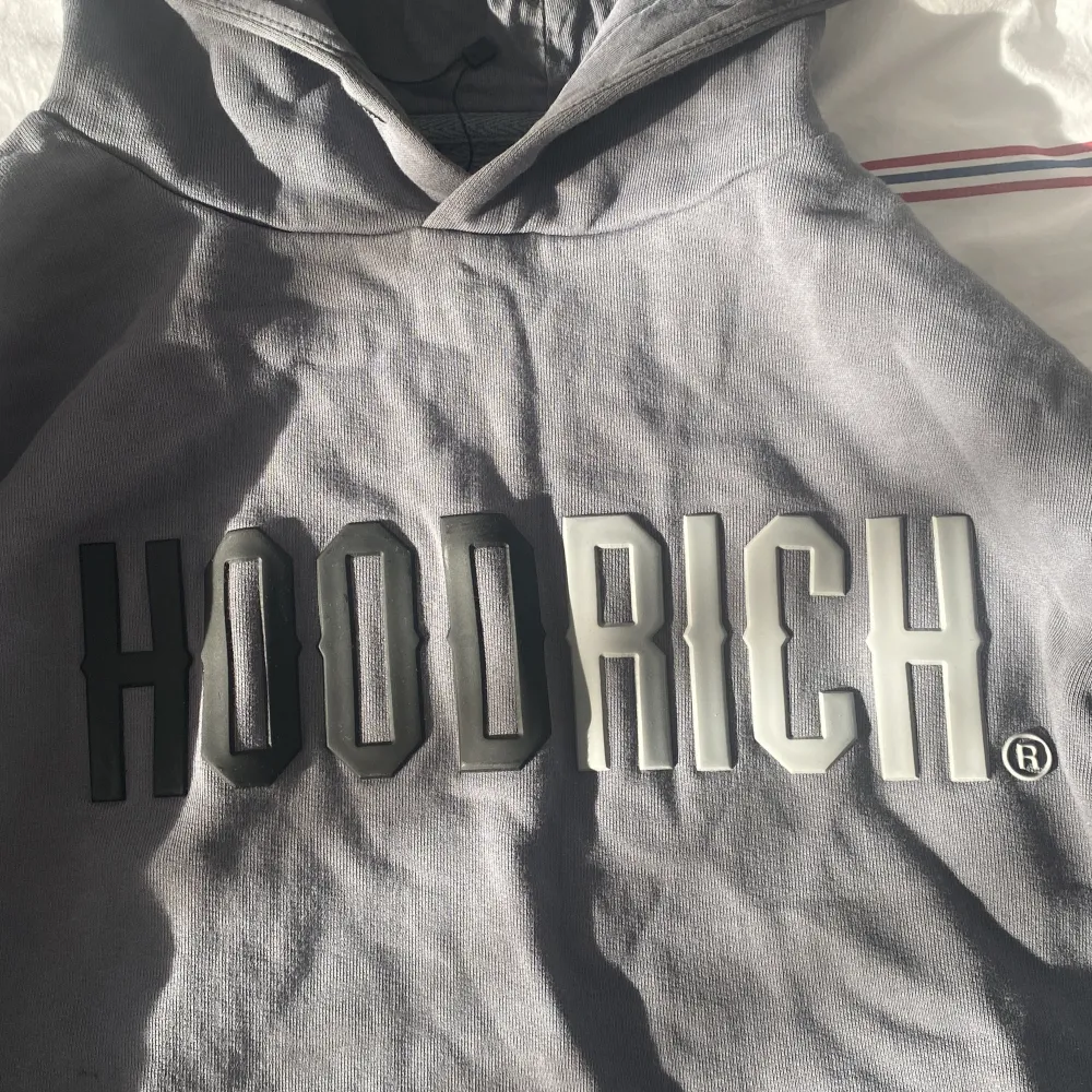Hoodrich hoodie, skick 9/10, använd ett par gånger, pris går at diskuteras.. Tröjor & Koftor.
