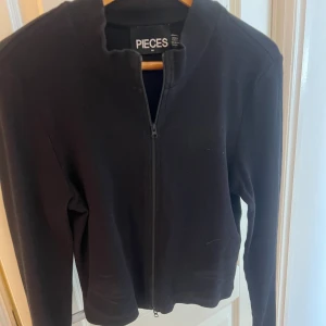 Långärmad tröja - Går även o ha som träningströja , storlek M