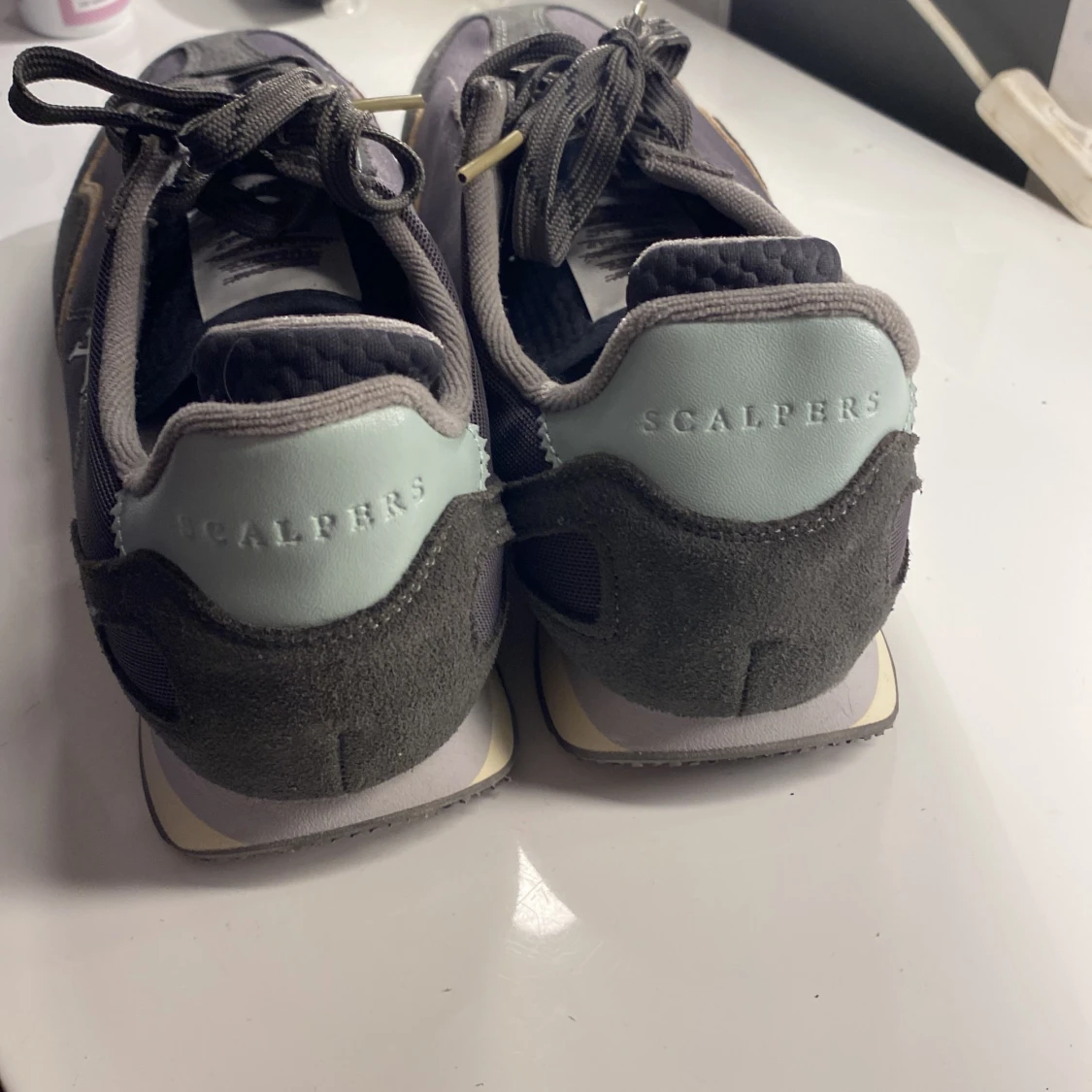 Oanvända Sneakers  - 91