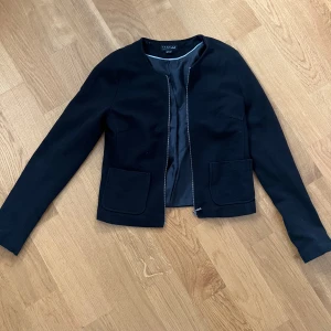 Kofta/jacka - Säljer en jättefin kofta eller jacka, den kan användas som båda💞skriv till mig om ni vill ha fler bilder