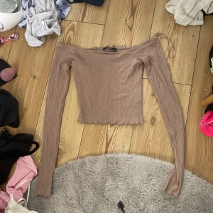 Tröja - Säljer denna snygga tröja ifrån Bik bok i storlek M