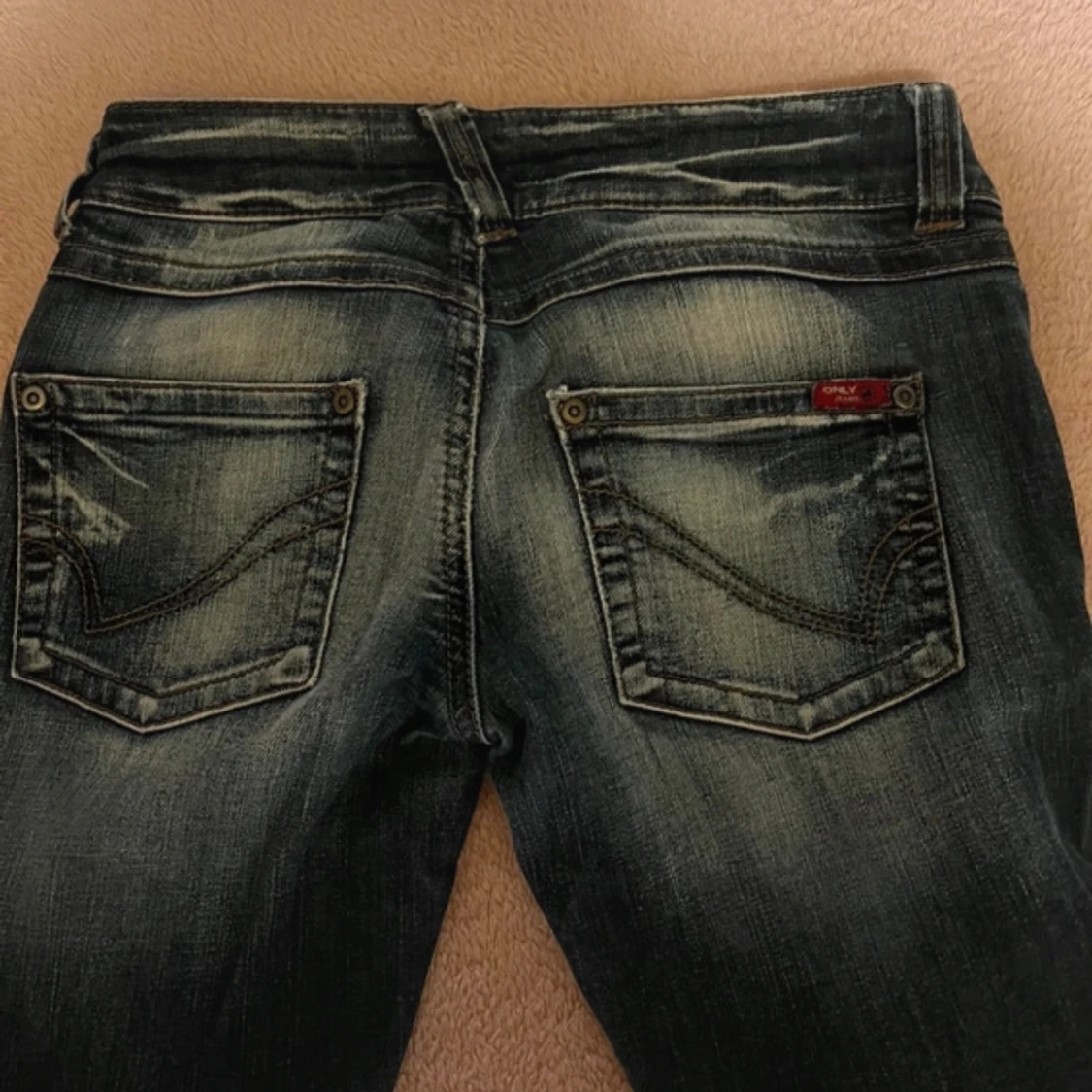 Lågmidjade utsvängda jeans ONLY 