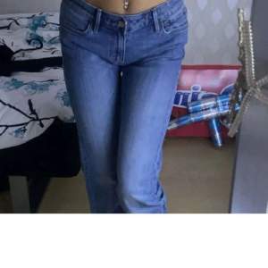 ❗️säljer åt en vän ❗️ Jeans som knappt blivit använda då de har blivit försmå, inga defekter. Kontakta för fler bilder eller frågor! 