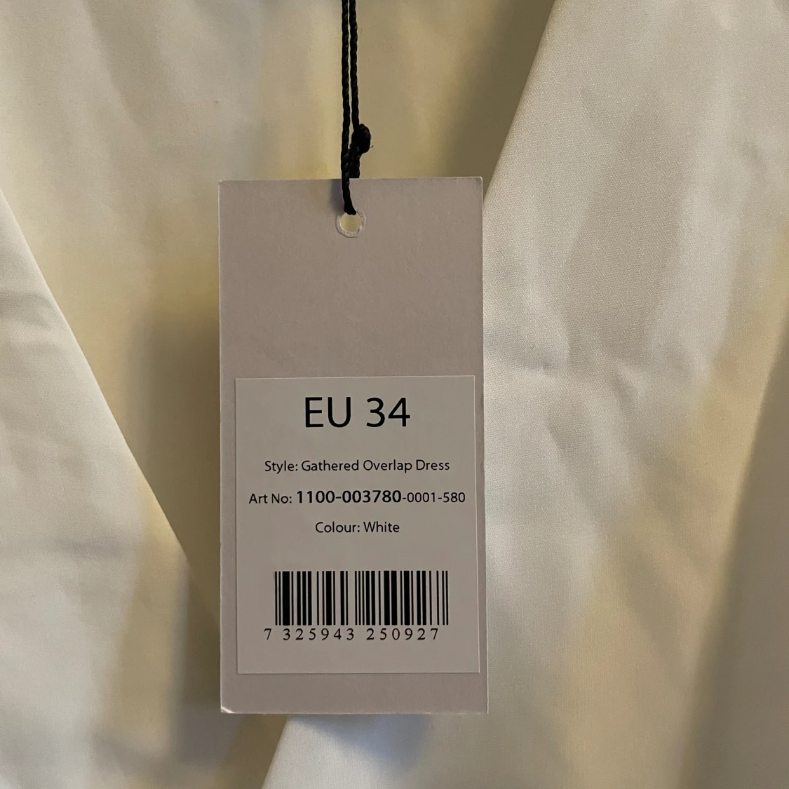 Vit klänning (aldrig använd) - 92