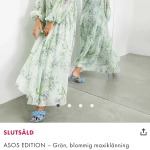 SÖKER  - Söker denna klänning i storlekarna från 32-36