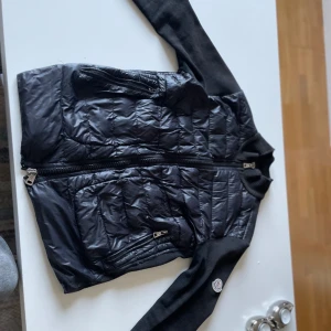Moncler cardigan  - En nice jacka