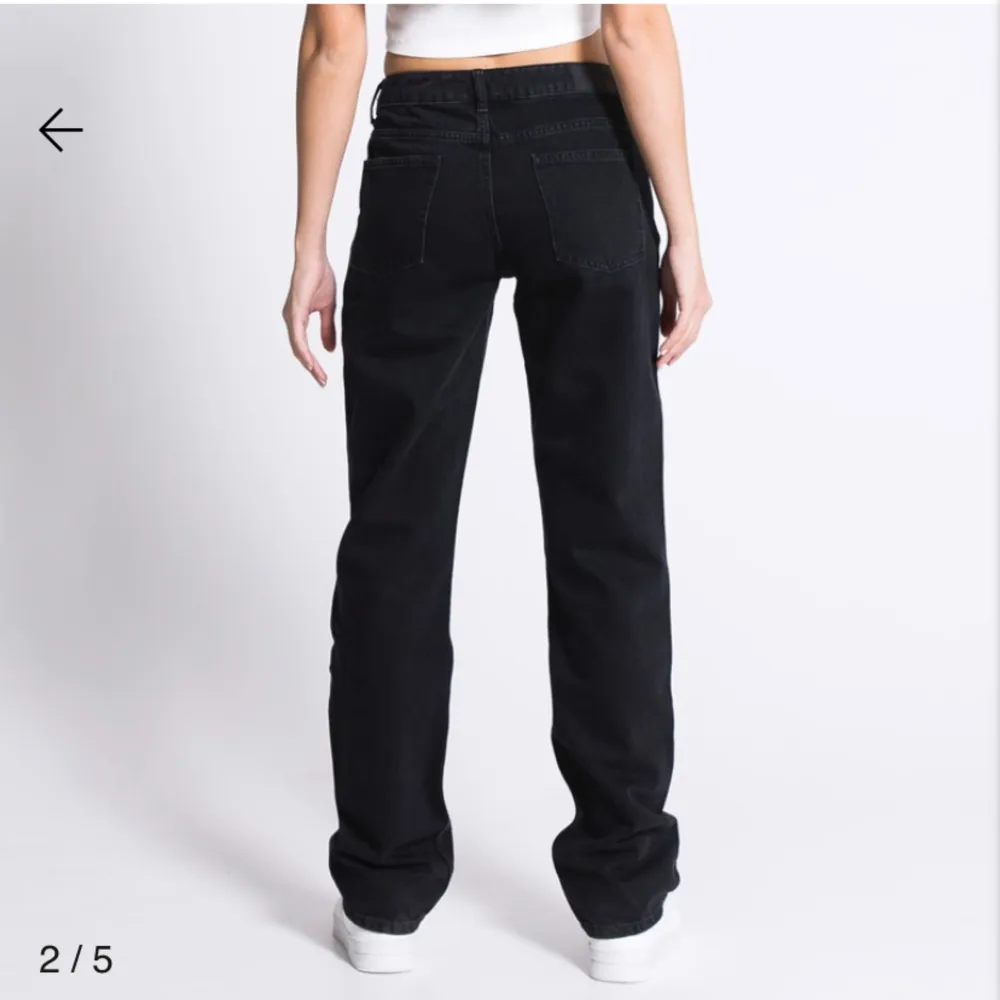 Säljer dessa jeans från lager 157 då dom inte kommer till användning🤍 Nypris 400. Jeans & Byxor.