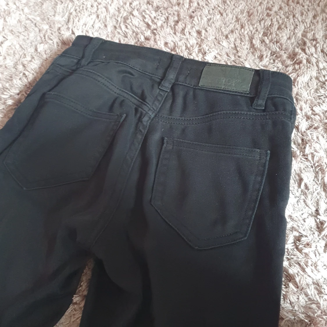 Svarta bootcut jeans - 90