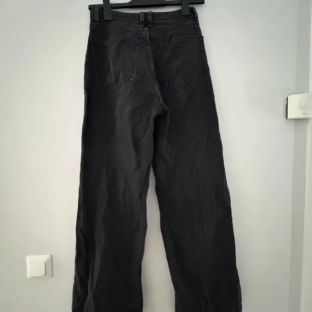 Svarta högmidjade jeans från Lindex 🥰. Jeans & Byxor.