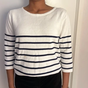 En randig tröja svart och vit - En fin vårig tröja till våren!!🤍