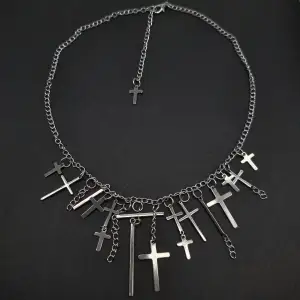 Handgjort unik  halsband och exklusiv design🖤Följ :@ekjewelryofficial🤲  🔗⛓️Material- rostfritt stål.Längd: 40-46cm. 
