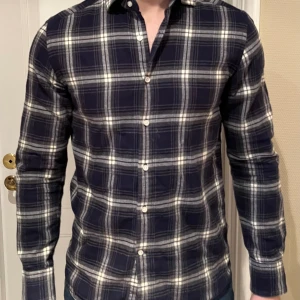 Rose&Born flanellskjorta  - Trendig flanellskjorta från Rose&Born. 9/10 skick. Nypris 2500kr. 