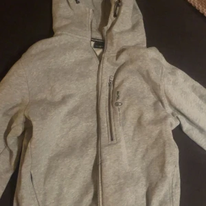 Sail racing  - Säljer på grund av att dne är för stor Passar både tjejer o killar!